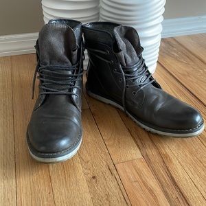 Sonoma Lifestyle Gray/Brown boots